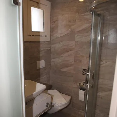 Alalucca Butik Hotel *