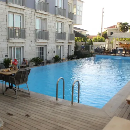 Alalucca Butik Hotel *